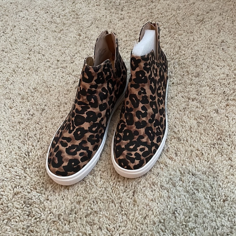 Steve Madden Cheetah Print Sneakers Size 10
